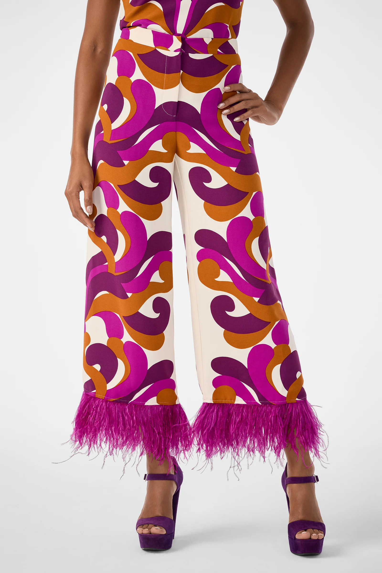 Short Weekend Feather-Trimmed Pants